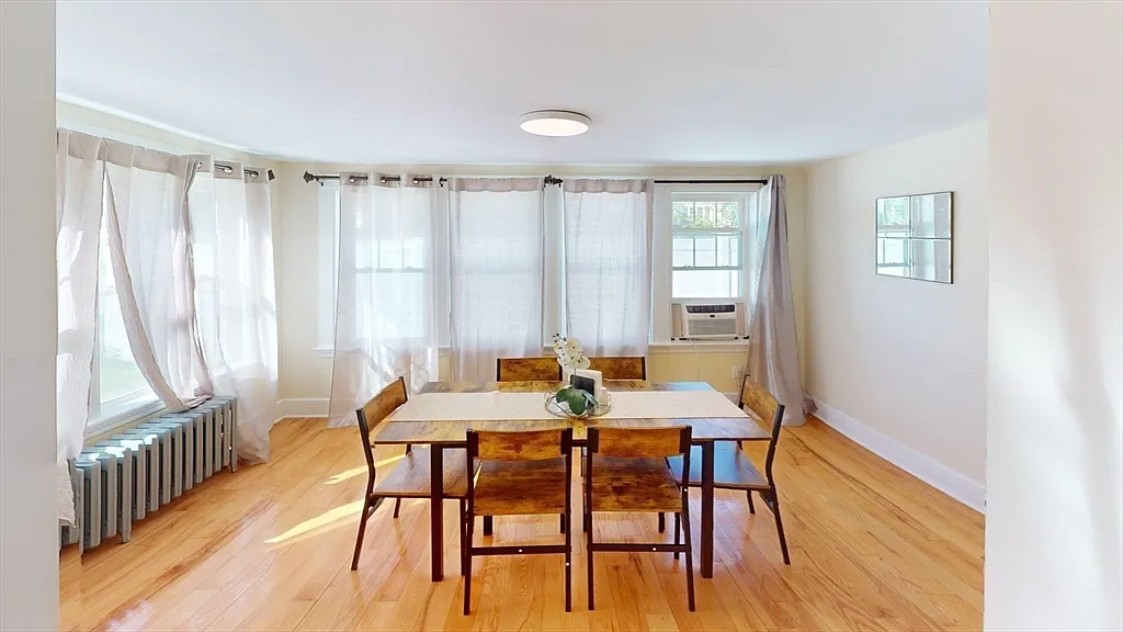 4 bed, 4.5 bath, 2500 sqft, $4,600 — Photo 4