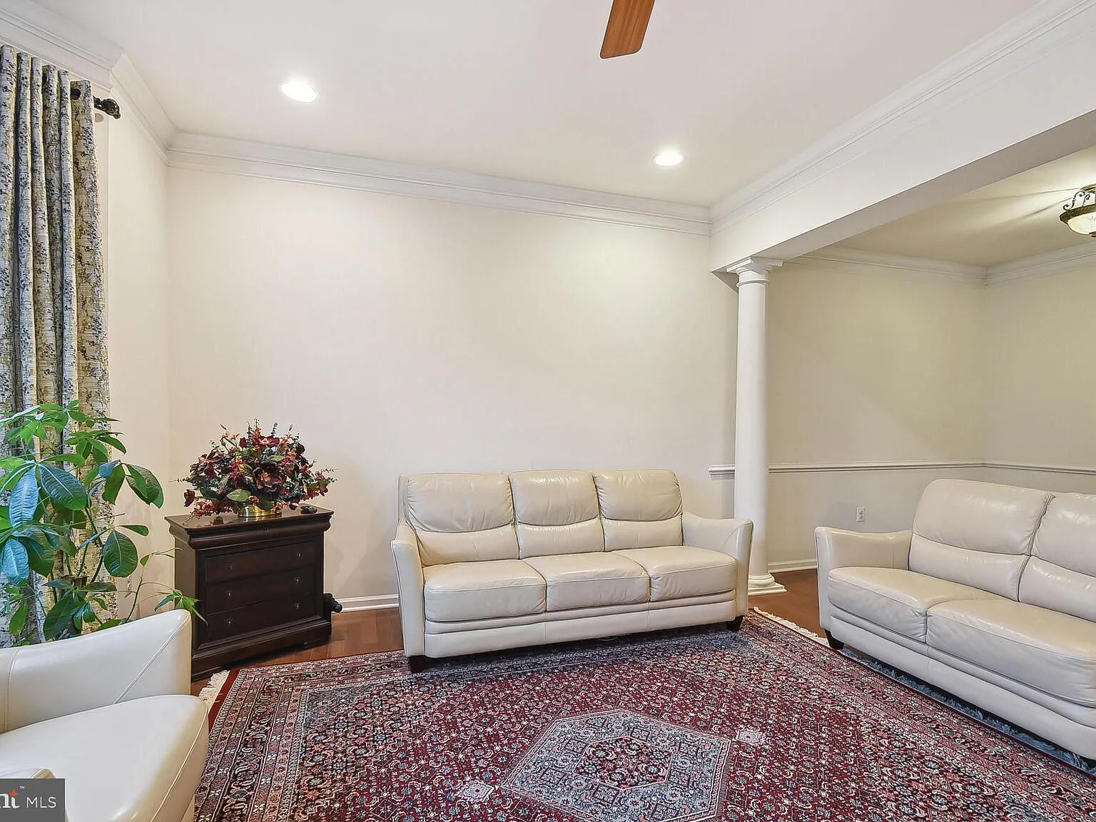 3 bed, 3.5 bath, 2715 sqft, $3,350 — Photo 3