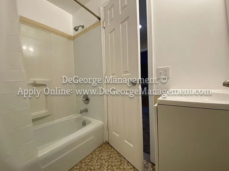 Sterling Square Townhomes — Photo 38