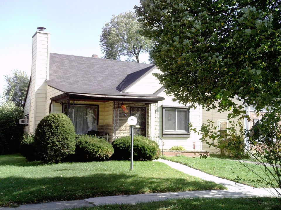 2nd image of 19246 Mackay St