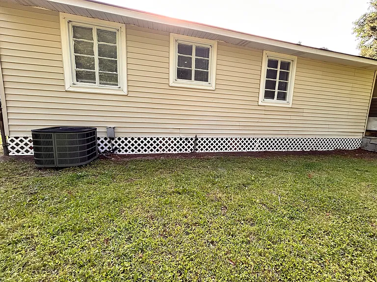 201 Rosewood Dr — Photo 12