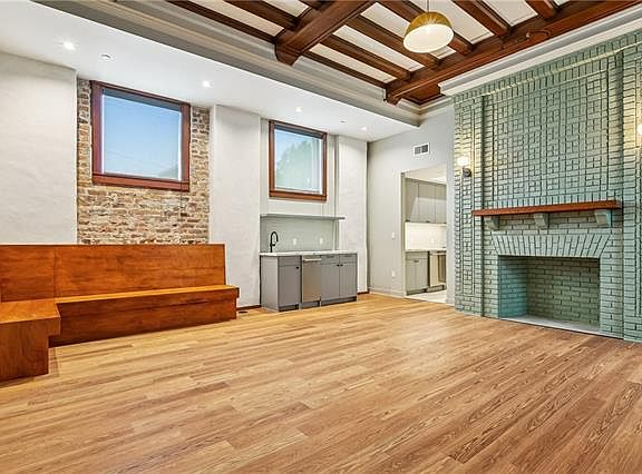 3rd image of 814 Howard Ave #103