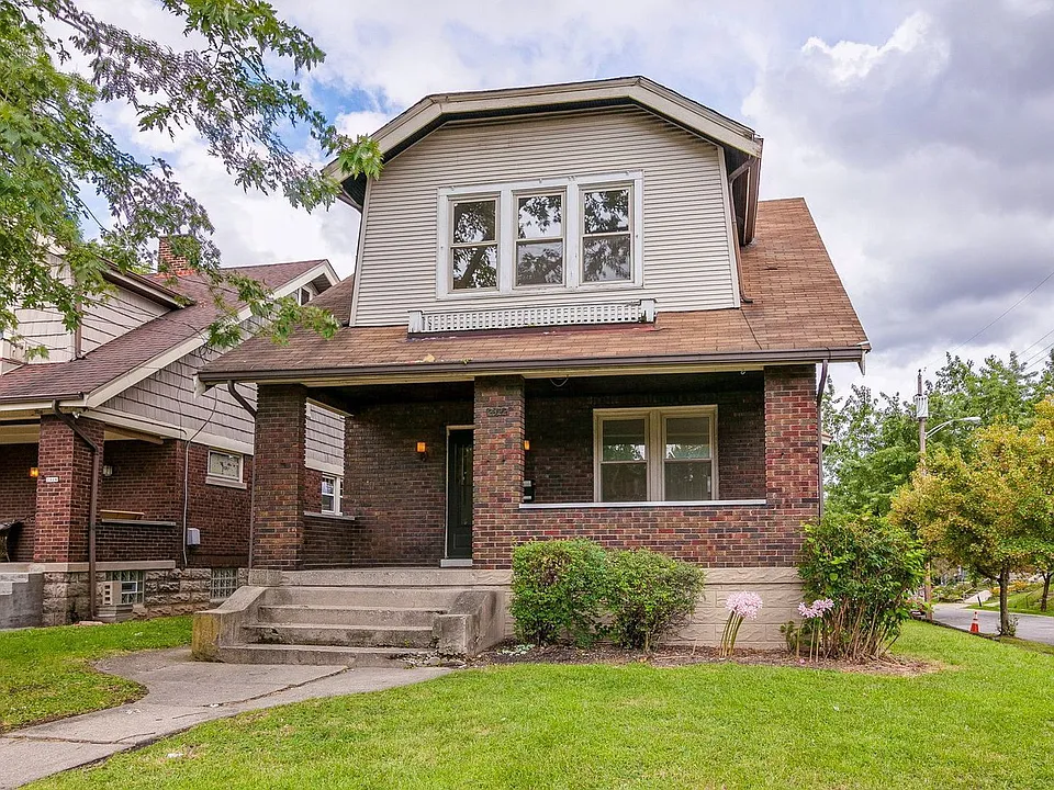 2322 Fairview Ave