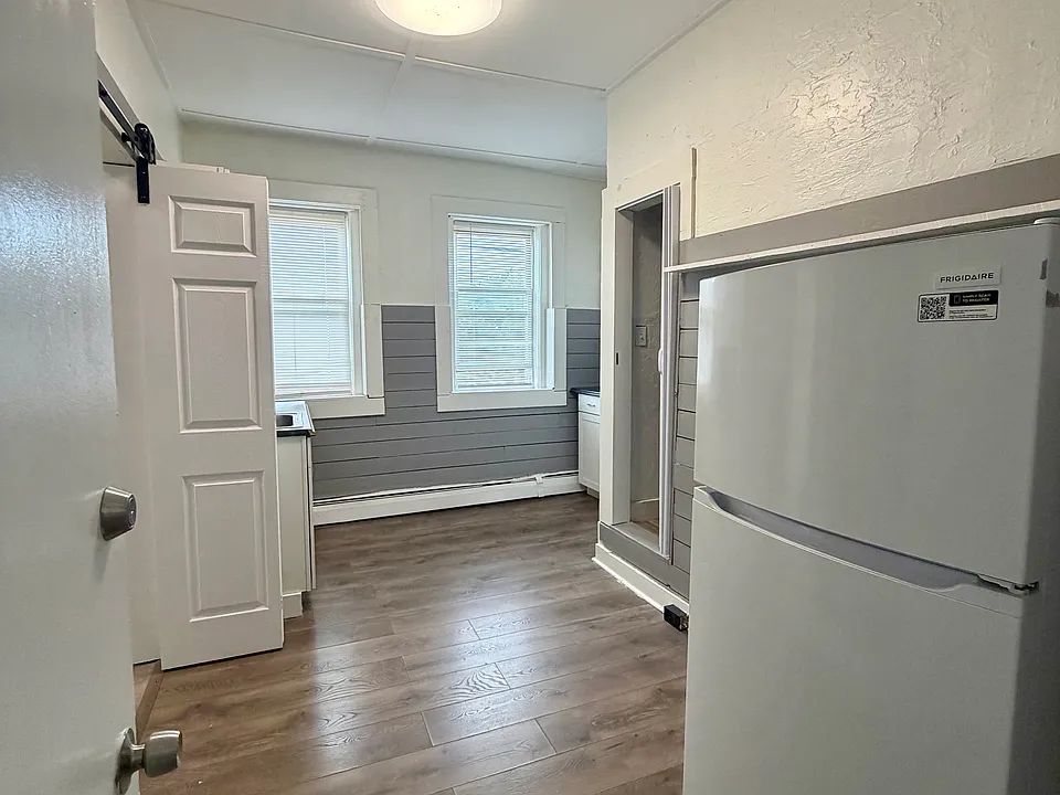 230 School St #5