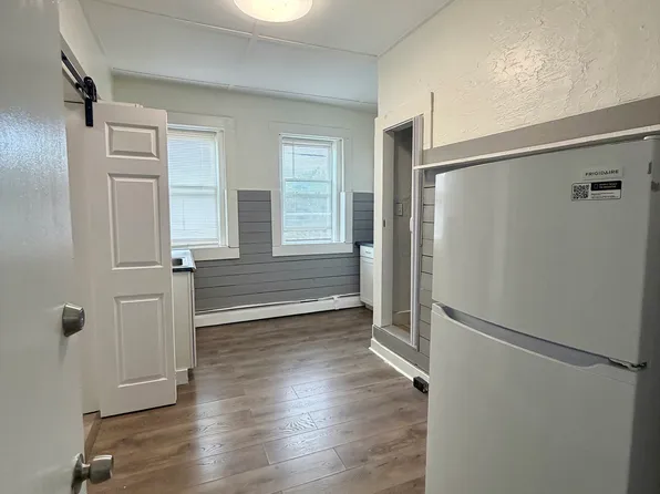 230 School St APT 5, Taunton, MA 02780