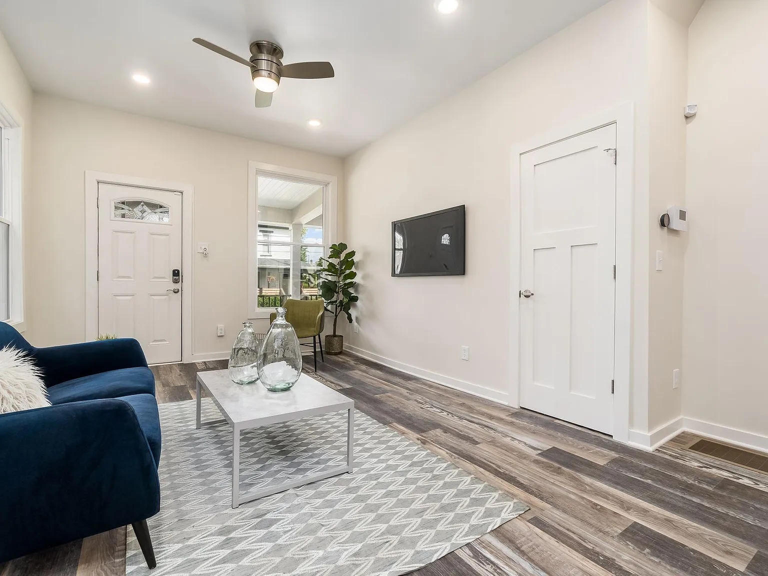1 bed, 800 sqft, $1,595 — Photo 2