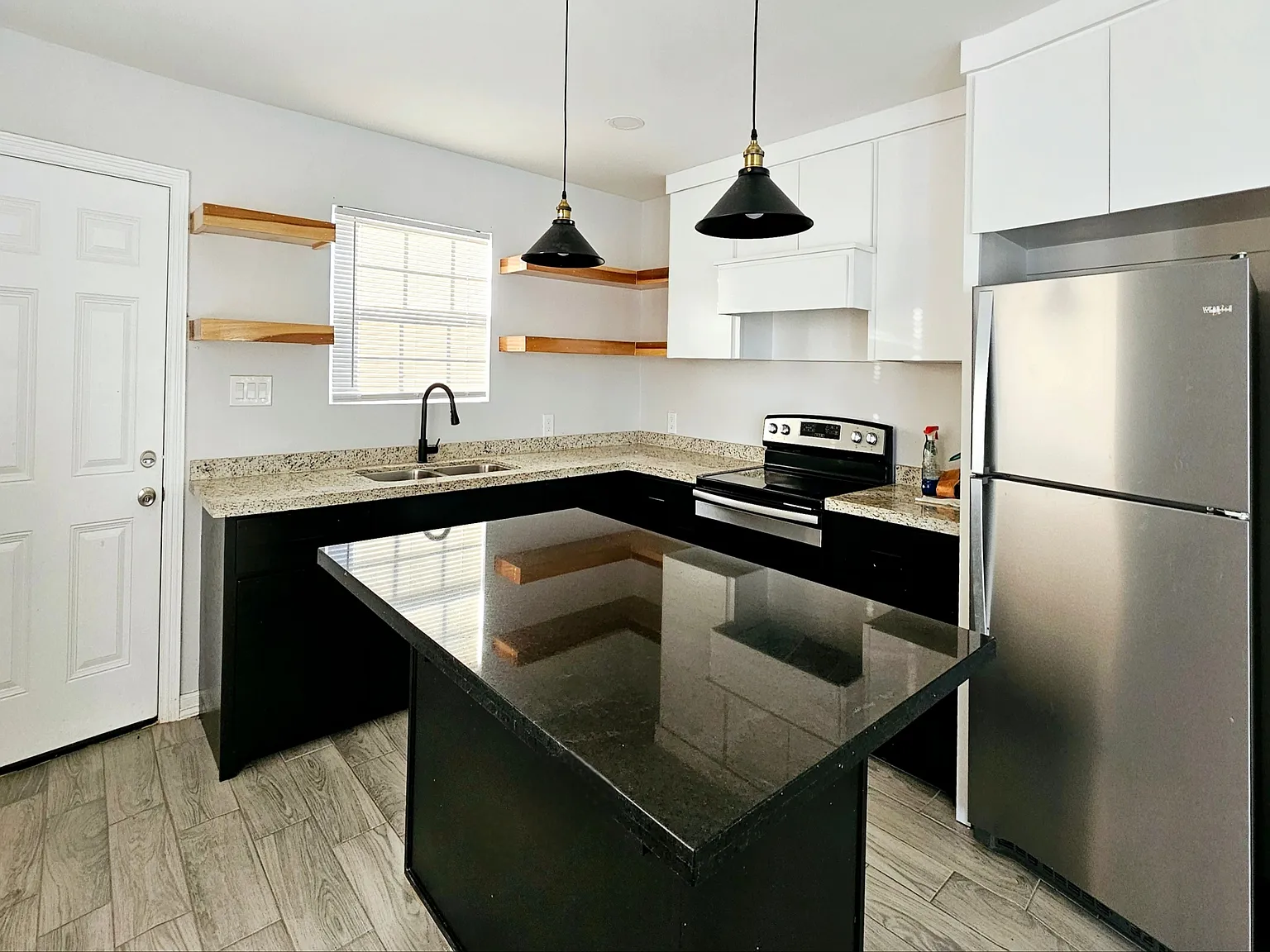 3604 Fuerte Ave — Photo 2