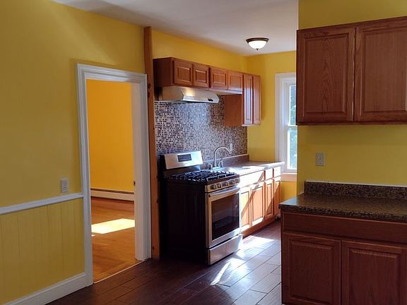 5th image of 105 Florence St Floor 2