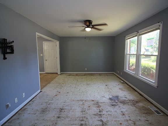 5th image of 371 Manorstone Ln