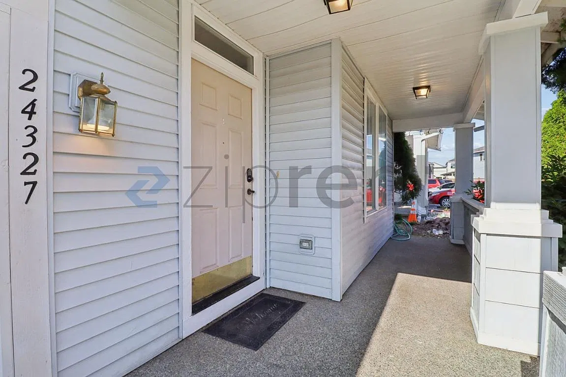 3 bed, 2.5 bath, 2398 sqft, $3,600 — Photo 3