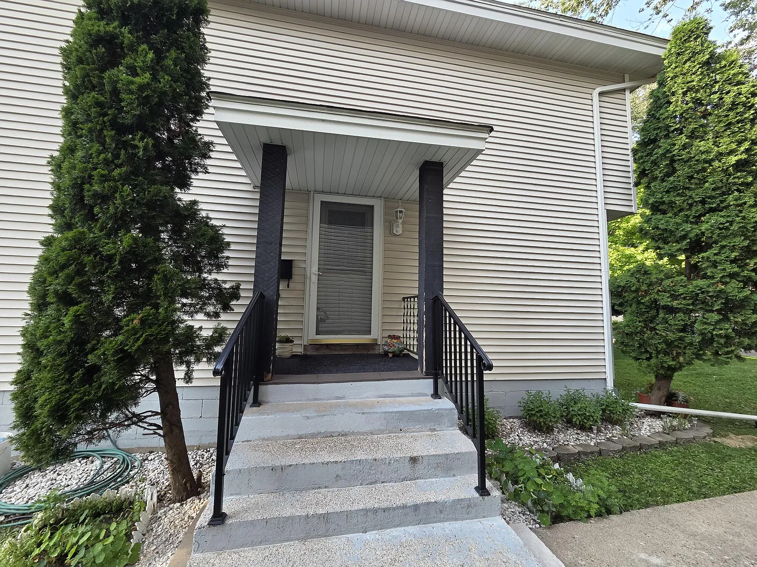 3 bed, 1.5 bath, 1320 sqft, $2,990 — Photo 4