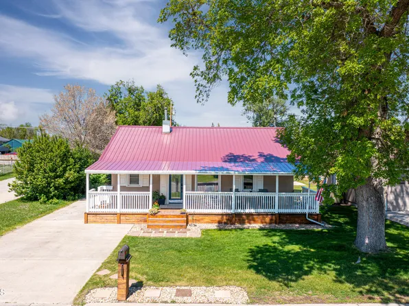 716 5th St SE, Sidney, MT 59270