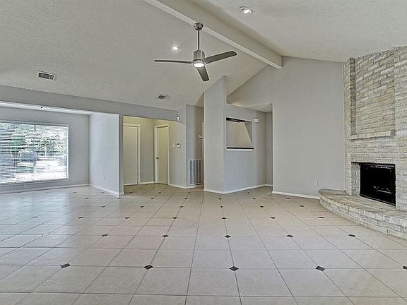 2nd image of 10518 Ivy Oaks Ln