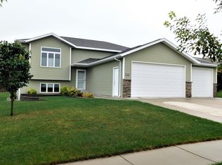 506 Medora Ave, Bismarck, ND 58503
