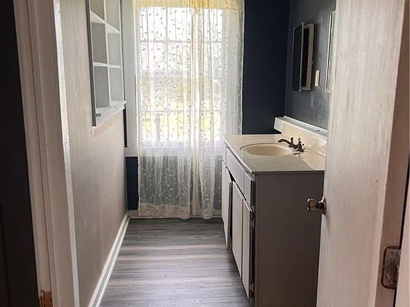 4th image of 226 Agnes St