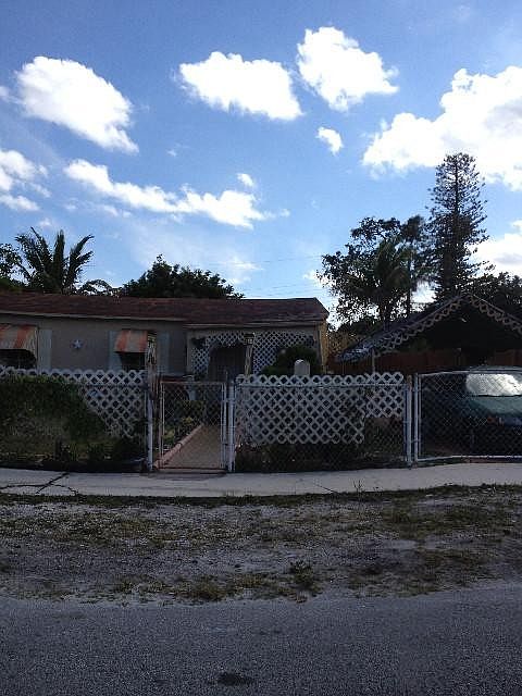 1st image of 570 NW 189th St