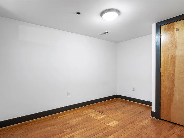 306 E Grace St — Photo 9