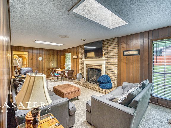 5th image of 402 Tamarind St