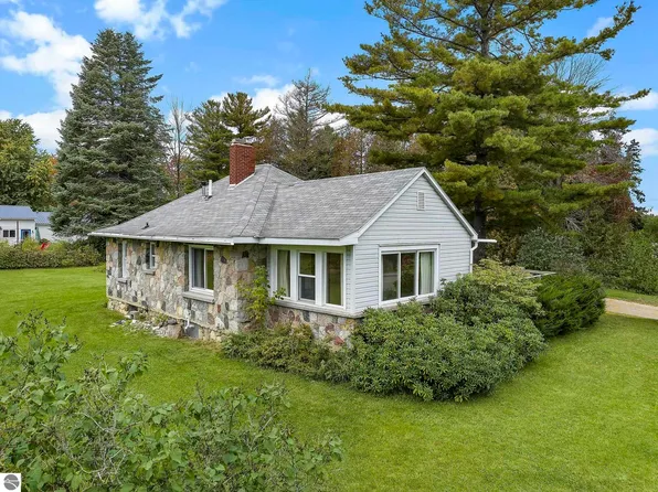 3391 M 66 N, Charlevoix, MI 49720