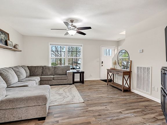 4th image of 217 Peach St