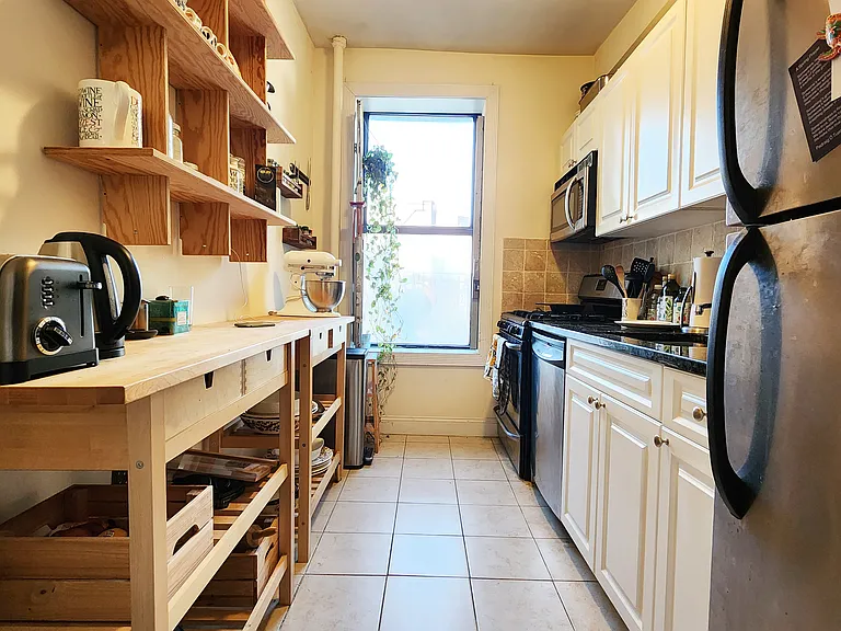 582 Pacific St #2G — Photo 4