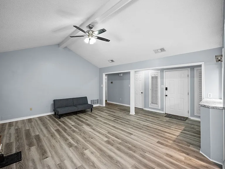 115 Donna Cir — Photo 5