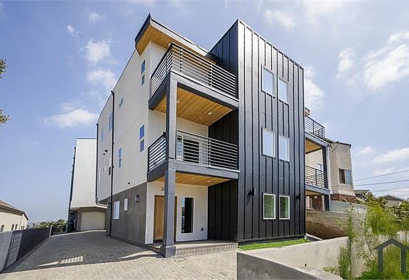 2nd image of 2813 E 6th St #1