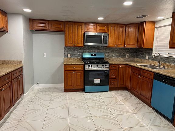 4th image of 1134 Lombard St