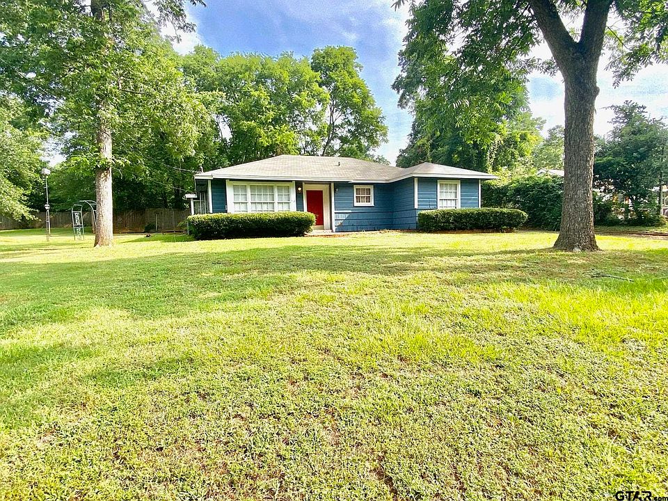 1st image of 306 E Pecan Dr