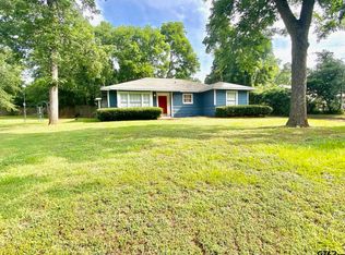 306 E Pecan Dr, Crockett, TX 75835