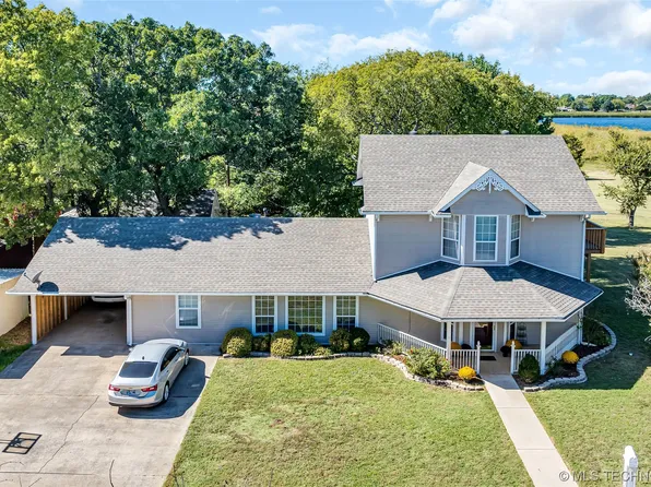 1624 Country Club Dr, Sulphur, OK 73086