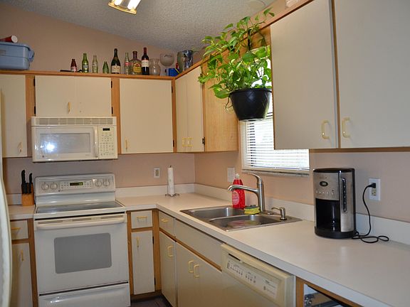 3rd image of 2270 10th Ave