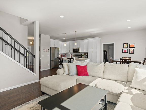 3rd image of 835 E Chapel Royal Dr