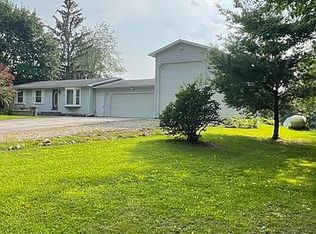 2658 Hubert Rd, Brighton, MI 48114