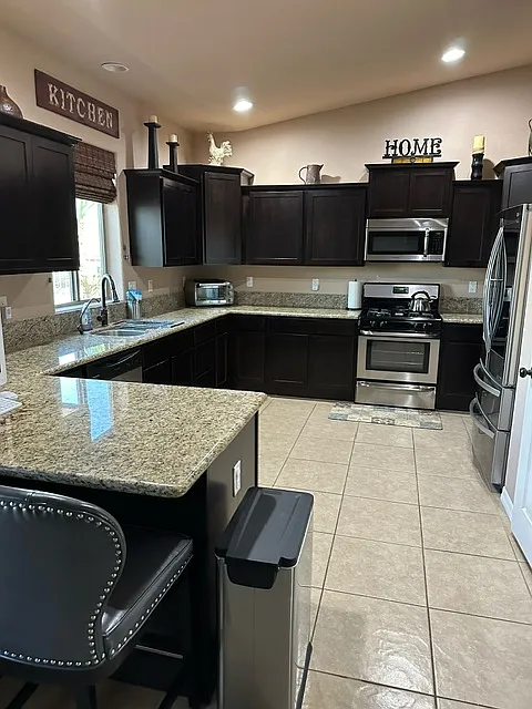 3 bed, 1607 sqft, $2,200 — Photo 2