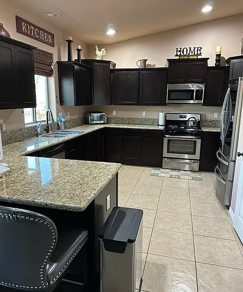 2214 Edgewood Dr — Photo 2