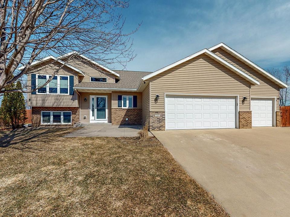 1st image of 1305 Lecy Ln NE