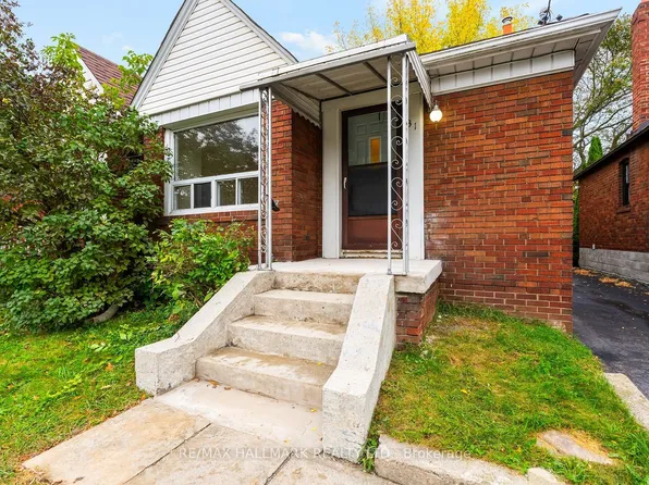 31 Thora Ave, Toronto, ON M1L 2P7