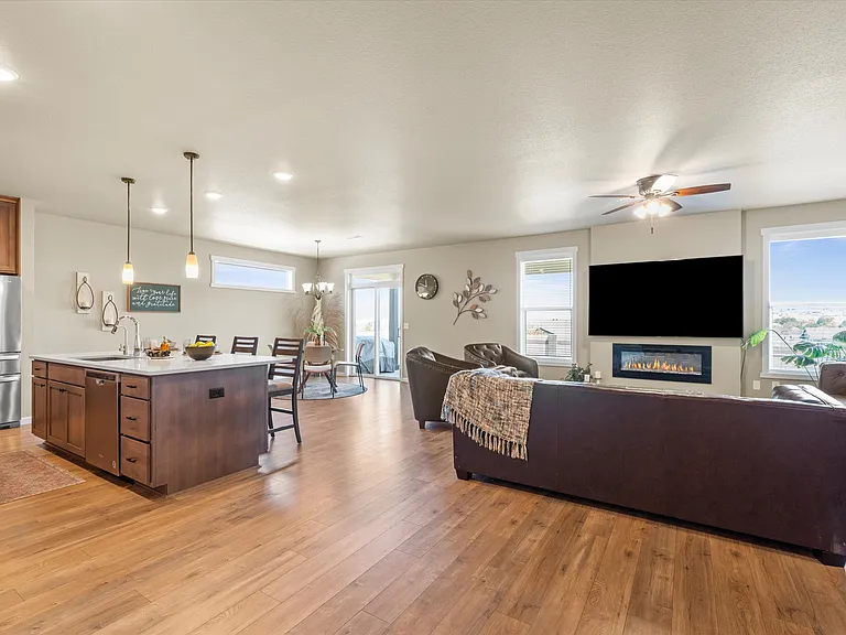 514 Constance Ave — Photo 6