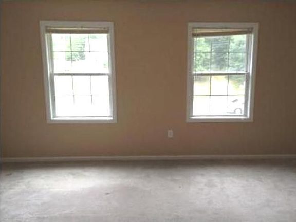 4th image of 75 Woodhawk Dr