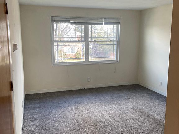 3rd image of 51 Eiss Pl APT 3