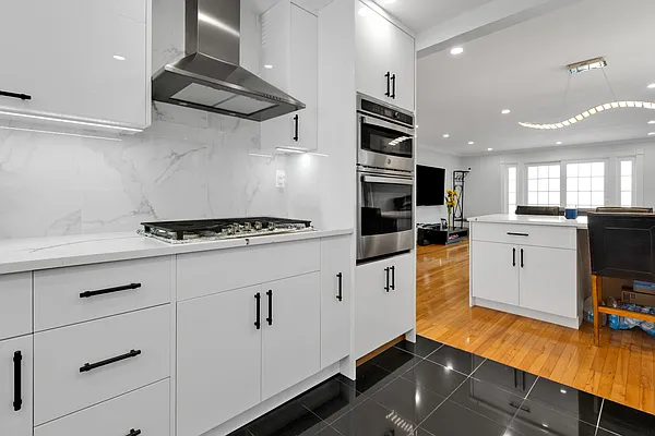 Sold by Remax Edge | media 18