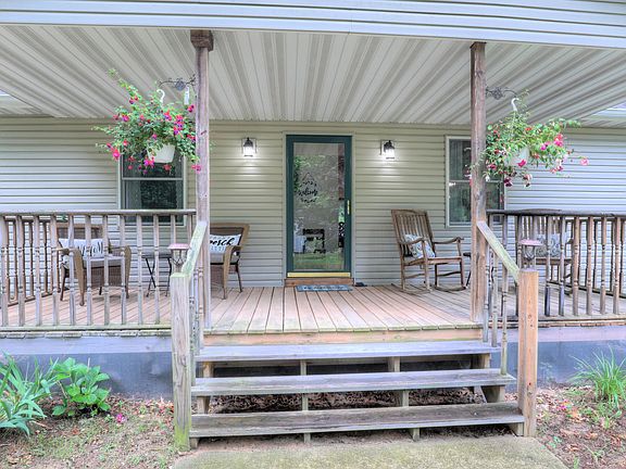 3rd image of 884 Nadeau Dr
