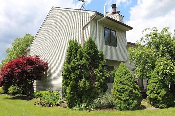 3rd image of 216 Vivian Ln