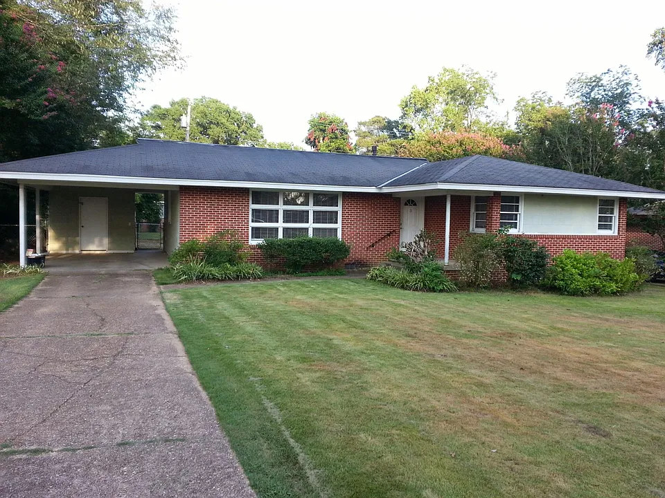 5 Fairway Dr