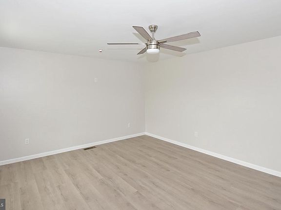 5th image of 313 Brown St