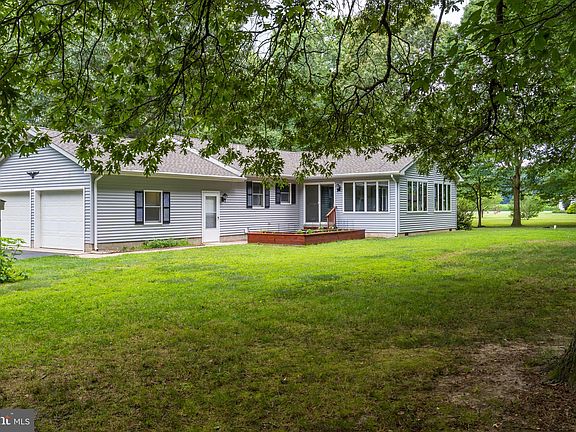 2nd image of 207 Waterford Dr