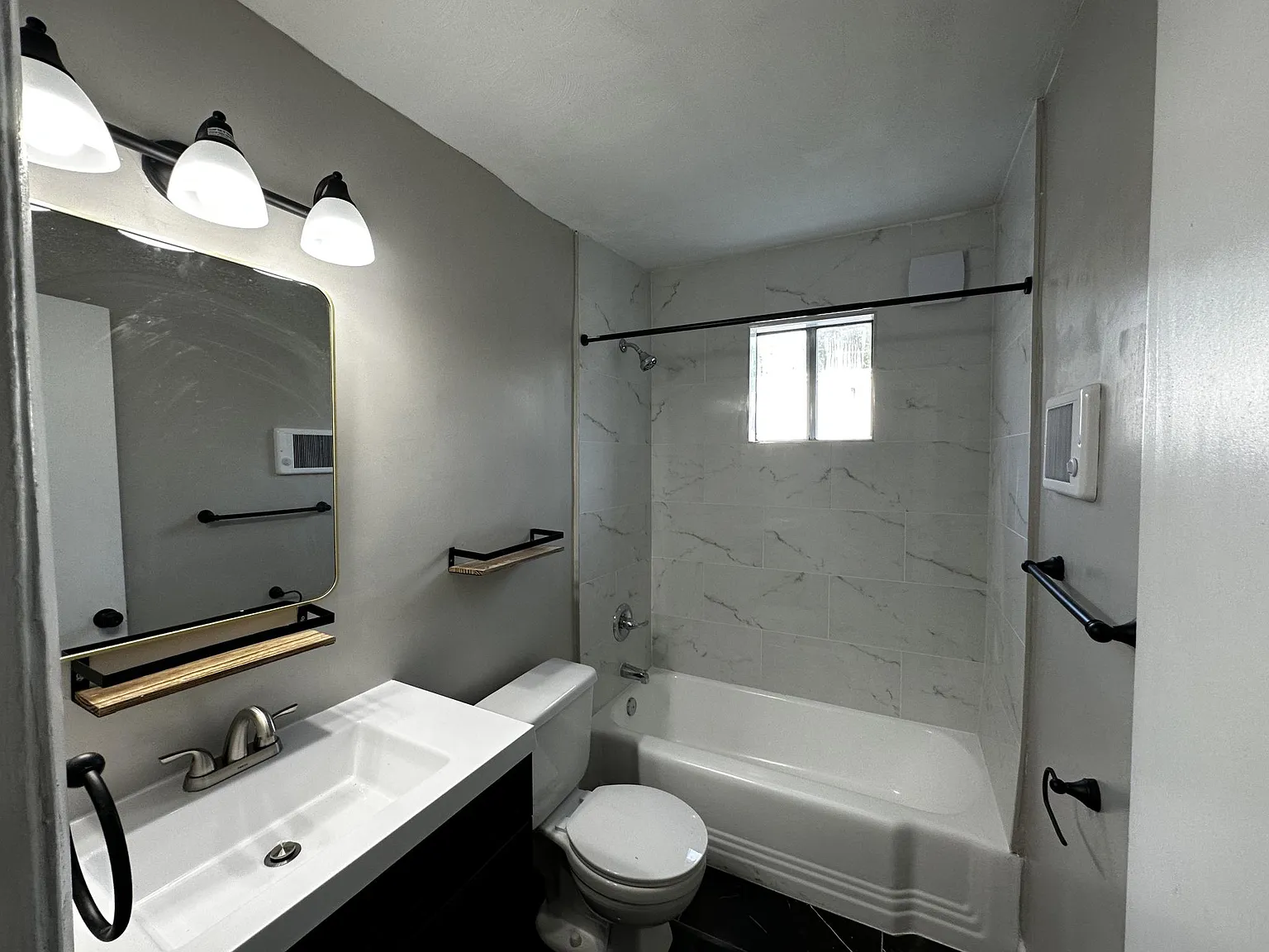 401 Warwick Ave — Photo 4