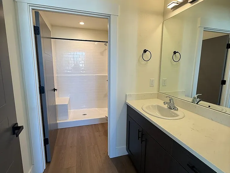 702 Victory Ln — Photo 34
