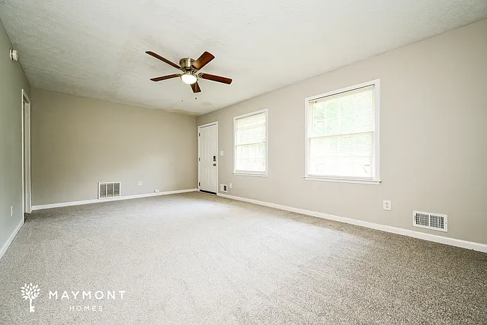 2472 Hartford Dr — Photo 5